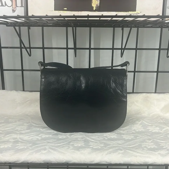 EUC VINTAGE NAVY LEATHER SHOULDER BAG WITH SHINY GOLD HARDWARE. Adjustable Strap - Picture 11 of 11